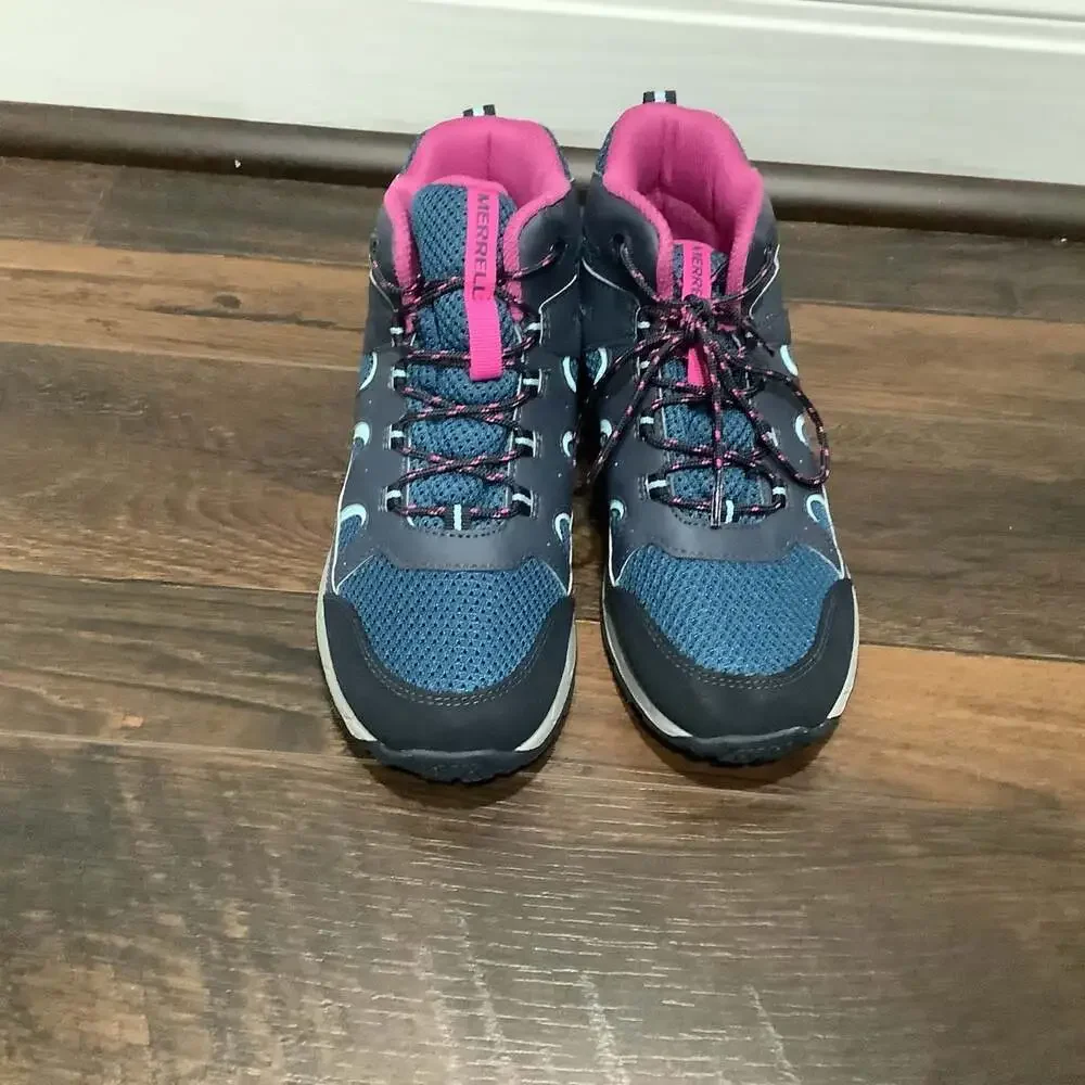 Merrell Kids Size 4 Oakcreek Mid Waterproof Hiking Boots